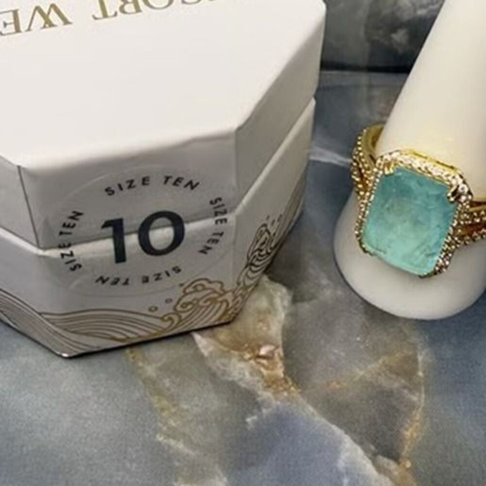 Resort Wear light green on gold Ring